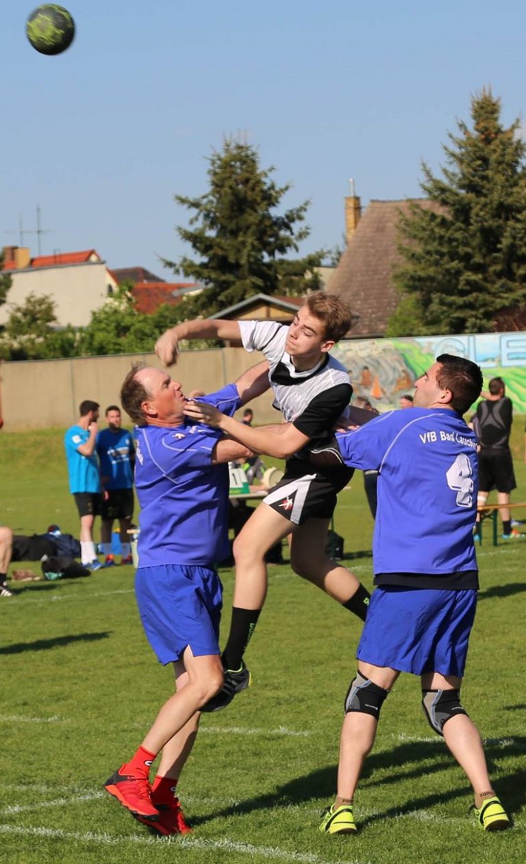 Männer nehmen erfolgreich am Dorffest Glesien teil