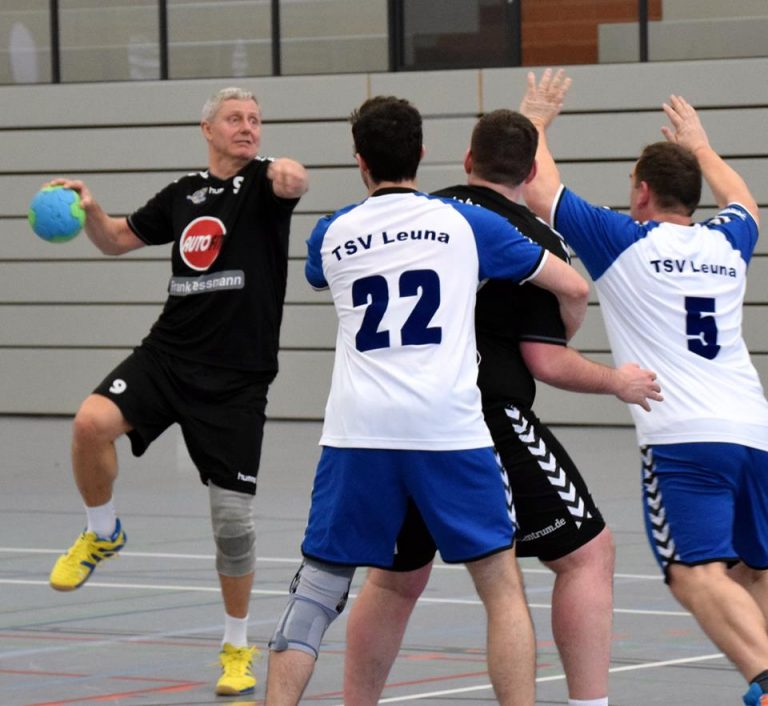 Männer quälen sich zu einem 28:23 Heimsieg